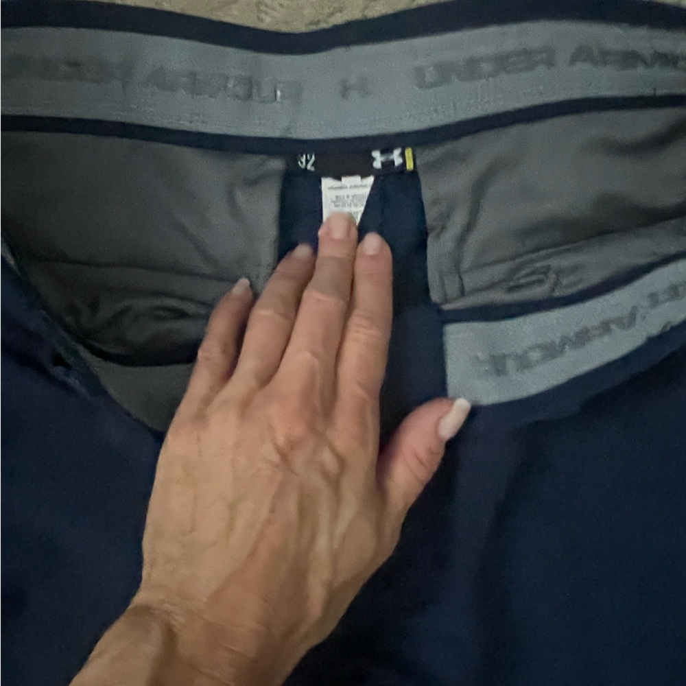Under Armour men’s showers size 32